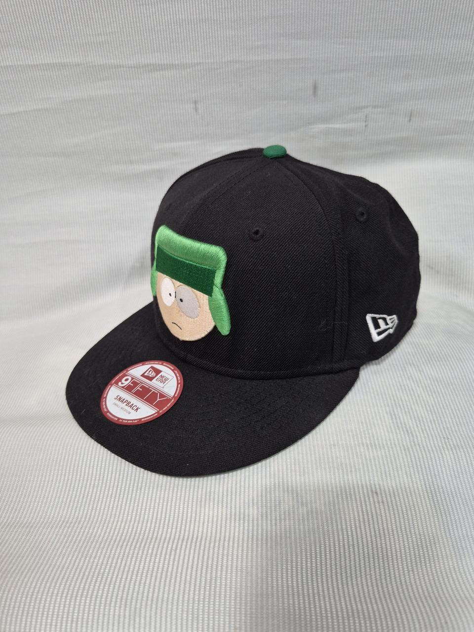뉴에라 사우스파크 카일 스냅백 모자