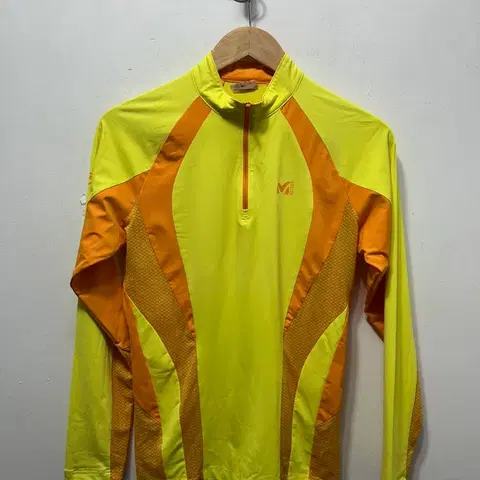 밀레 긴팔 티셔츠 100사이즈