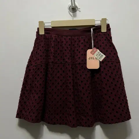 질바이질스튜어트 버건디 펀칭 스커트 S 새상품