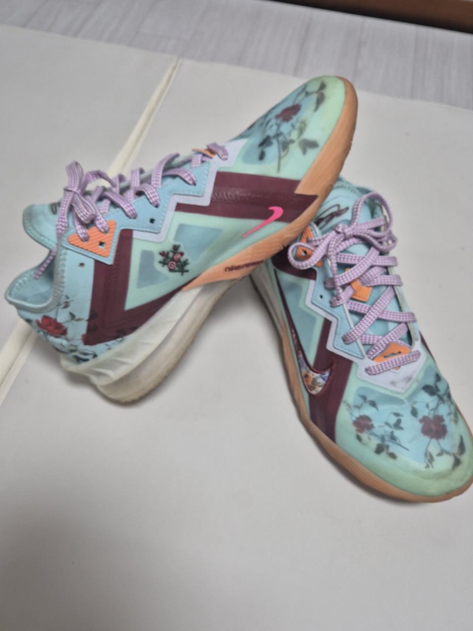 나이키 르브론 플라워농구화(285)