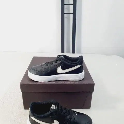 나이키 키즈 에어포스1 로우 블랙/화이트 운동화 150