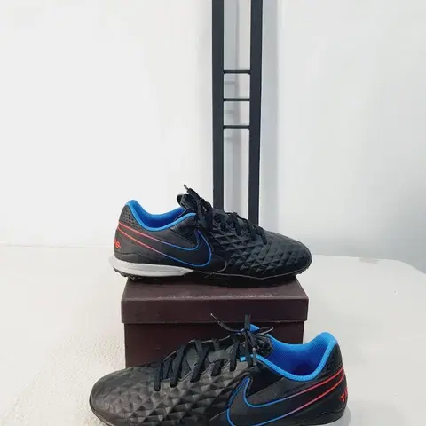 나이키 축구화 티엠포 레전드8 아카데미 tf 풋살화 블랙 265