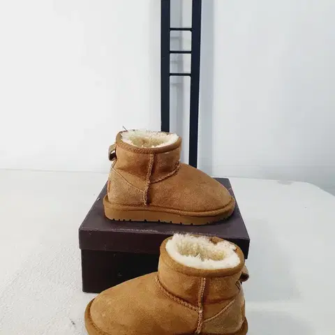 UGG 호주어그 키즈 미니 부츠 브라운 180
