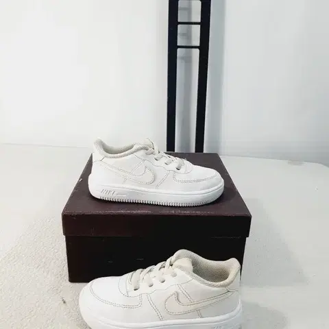 나이키 키즈 에어포스1 로우 화이트 운동화 150