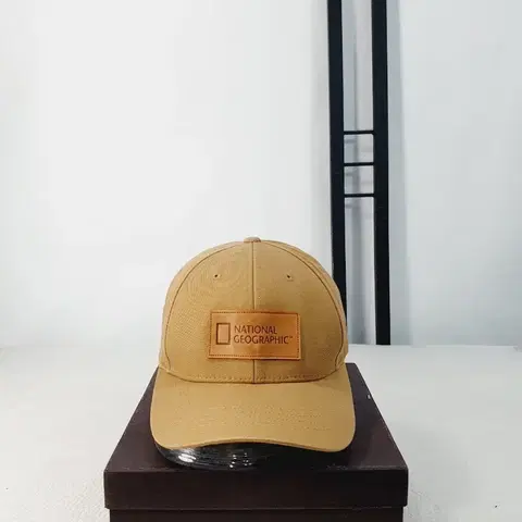 내셔널지오그래픽 모자 볼캡 베이지