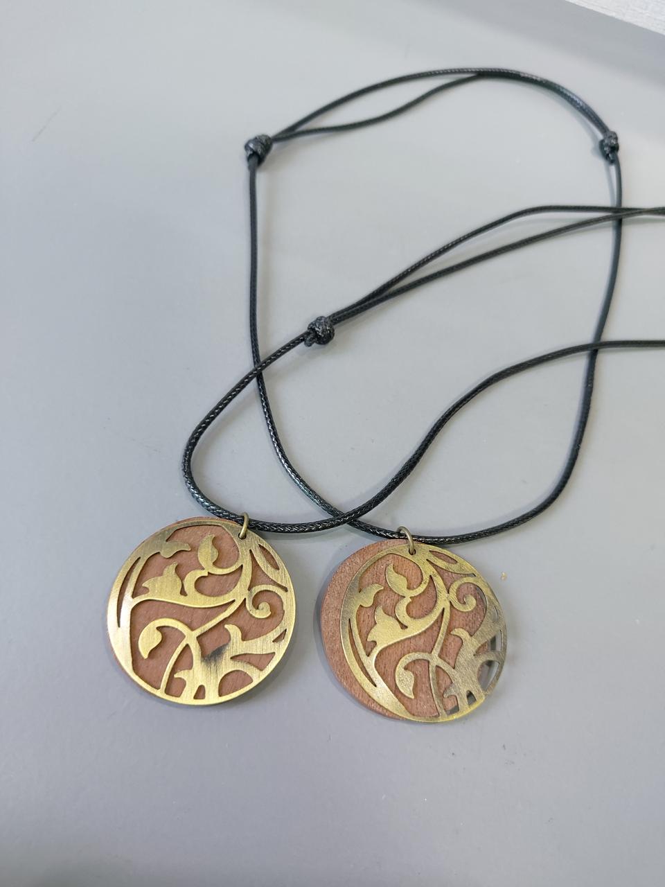 우드 황동장식 실버장식 목걸이입니다