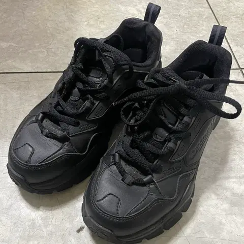 디스커버리 익스페디션 블랙 운동화 235