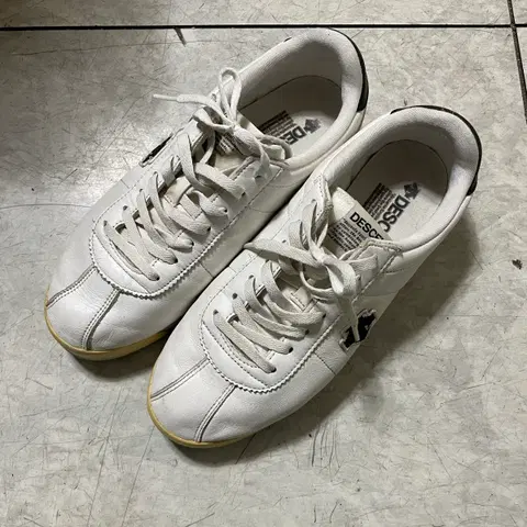 데상트 크론템포 클래식 스니커즈 250