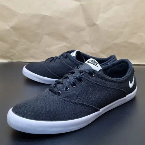 나이키 미니 스니커즈 225