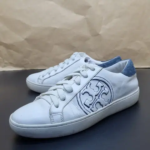 토리버치 여성가죽 스니커즈235