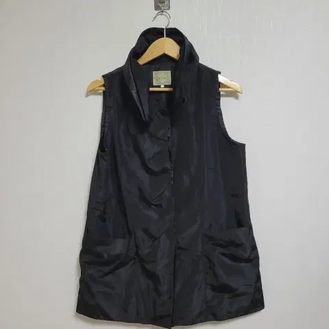 28.에이나크 블랙 조끼형 롱 블라우스