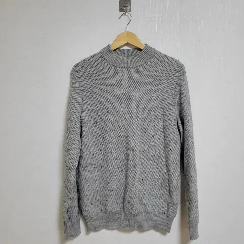 유니클로회색 니트 스웨터 100