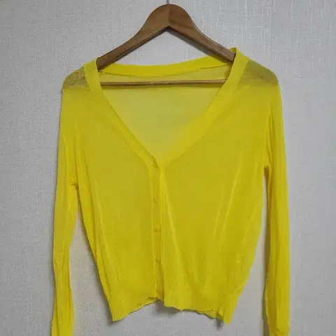 4.노란색 브이넥 얇은 가디건