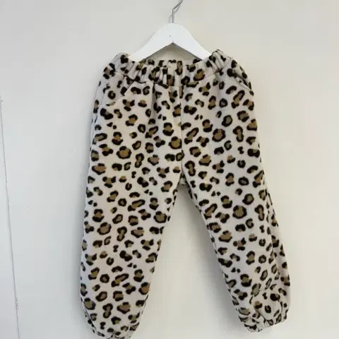 (110) 리미떼두두 후리스 호피 바지 L 6-7세