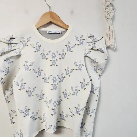 자라 퍼프 소매 상의 긴팔티 M