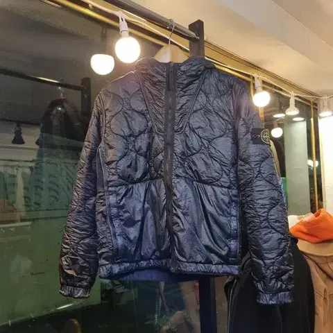 스톤아일랜드 실사이즈 M~L 밀리터리 퀼팅 양면 리버서블 패딩