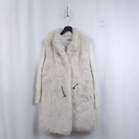 카라 아이보리 퍼 롱 베스트 코트