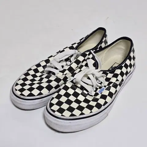 반스 체커보드 어센틱 스니커즈 255.i