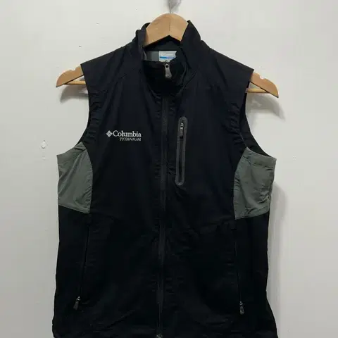 컬럼비아 티타늄 블랙 바람막이 조끼 M