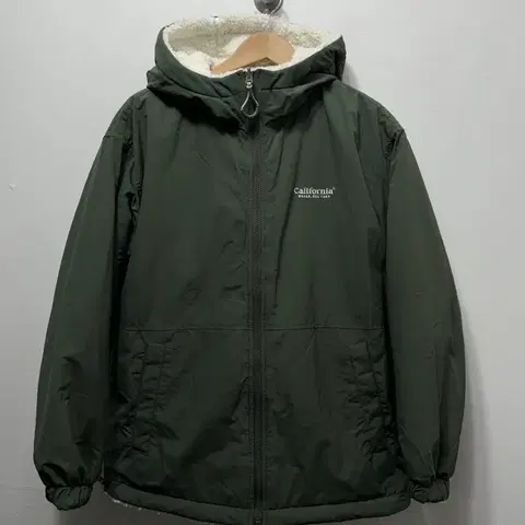 후아유 캘리포니아 후드 양면 양털 안감 점퍼 M