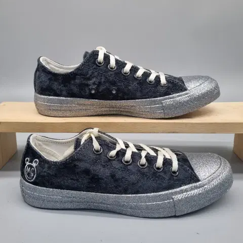 컨버스 올스타 벨벳 스니커즈 235