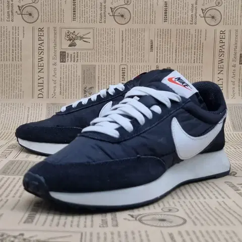 나이키 테일윈드79 검흰 여성운동화235