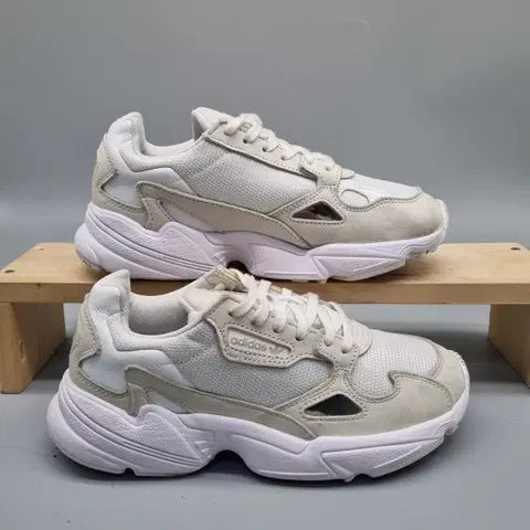 아디다스 팔콘 여성운동화230