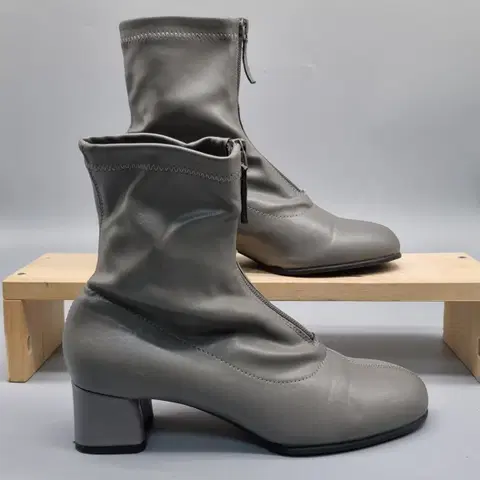 캠퍼 여성앵클부츠 240 굽6