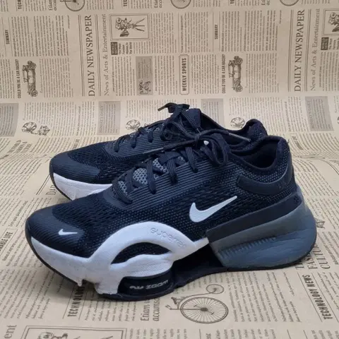 나이키 줌 슈퍼렙4 여성운동화 235