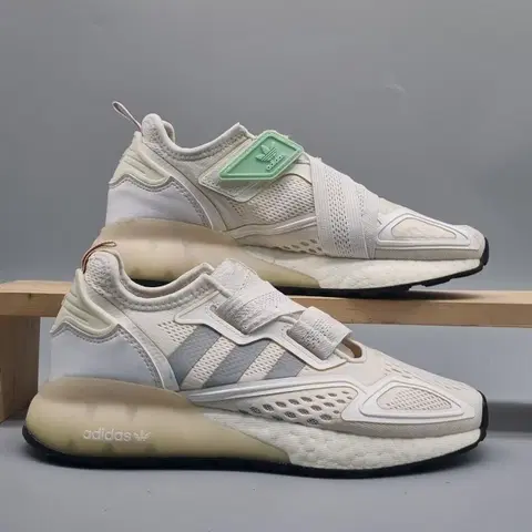 아디다스 ZX2K 여성운동화235