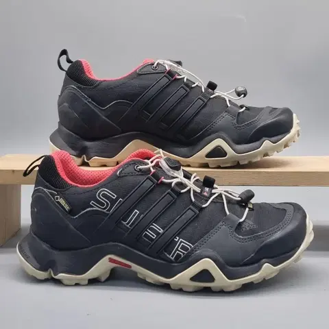 아디다스 GTX테렉스 여성트레킹화230