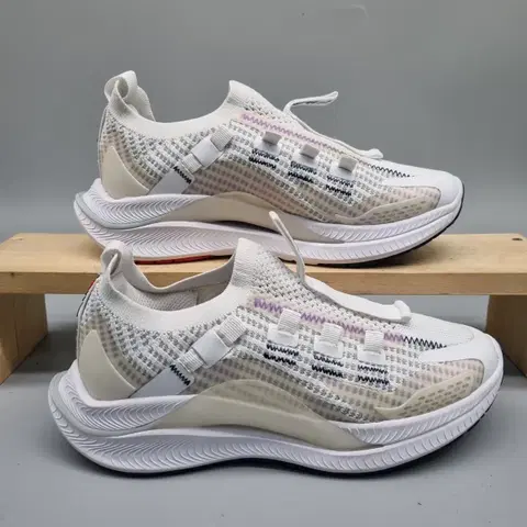 휠라 뉴런 여성운동화235