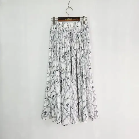 수스 택상품 화이트 체인 패턴 플리츠 롱 스커트 프리사이즈