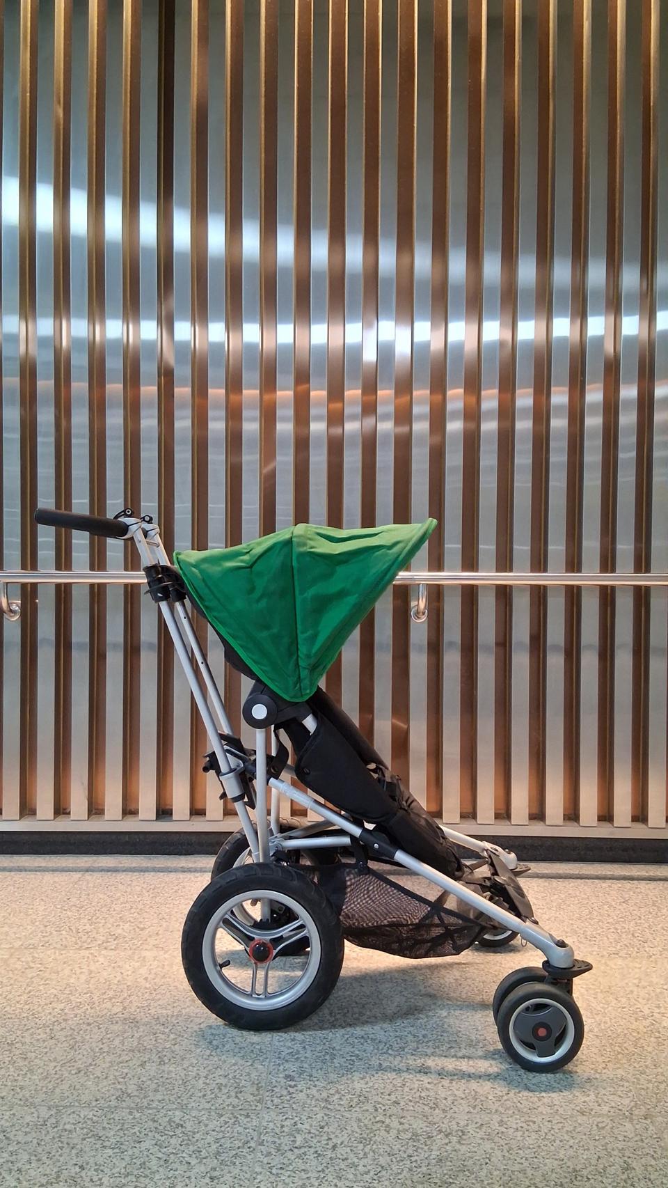 최고급 명품 초경량 스포티 간편 유모차 마이크라라이트 토로. 가볍게 등받