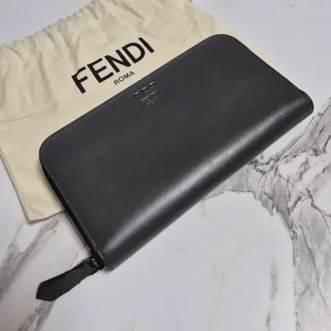 (정품) 펜디 지퍼 장지갑