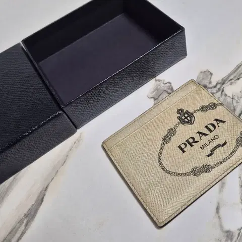 (정품) 프라다 사피아노 크라운 로고 카드 지갑