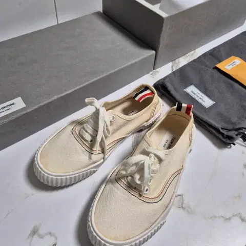 (정품) 톰브라운 캔버스 스니커즈 36