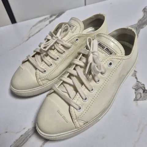 (정품) 미우미우 에나멜 스니커즈 36.5