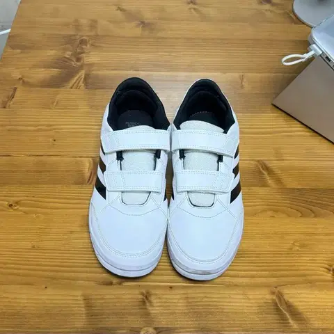 아디다스 - 알타 스포츠 CF K (화이트, 블랙), 230mm