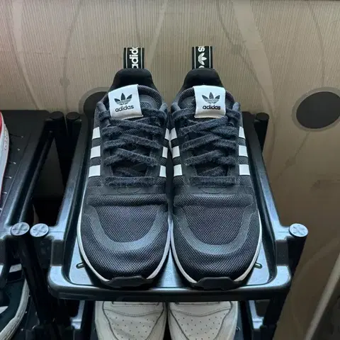 아디다스 - 멀틱스 스무스 러너 (코어 블랙, 클라우드 화이트), 240