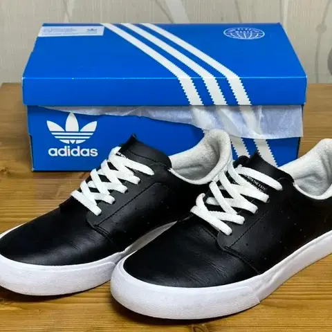 아디다스 - 실리 레더 (블랙), 230mm