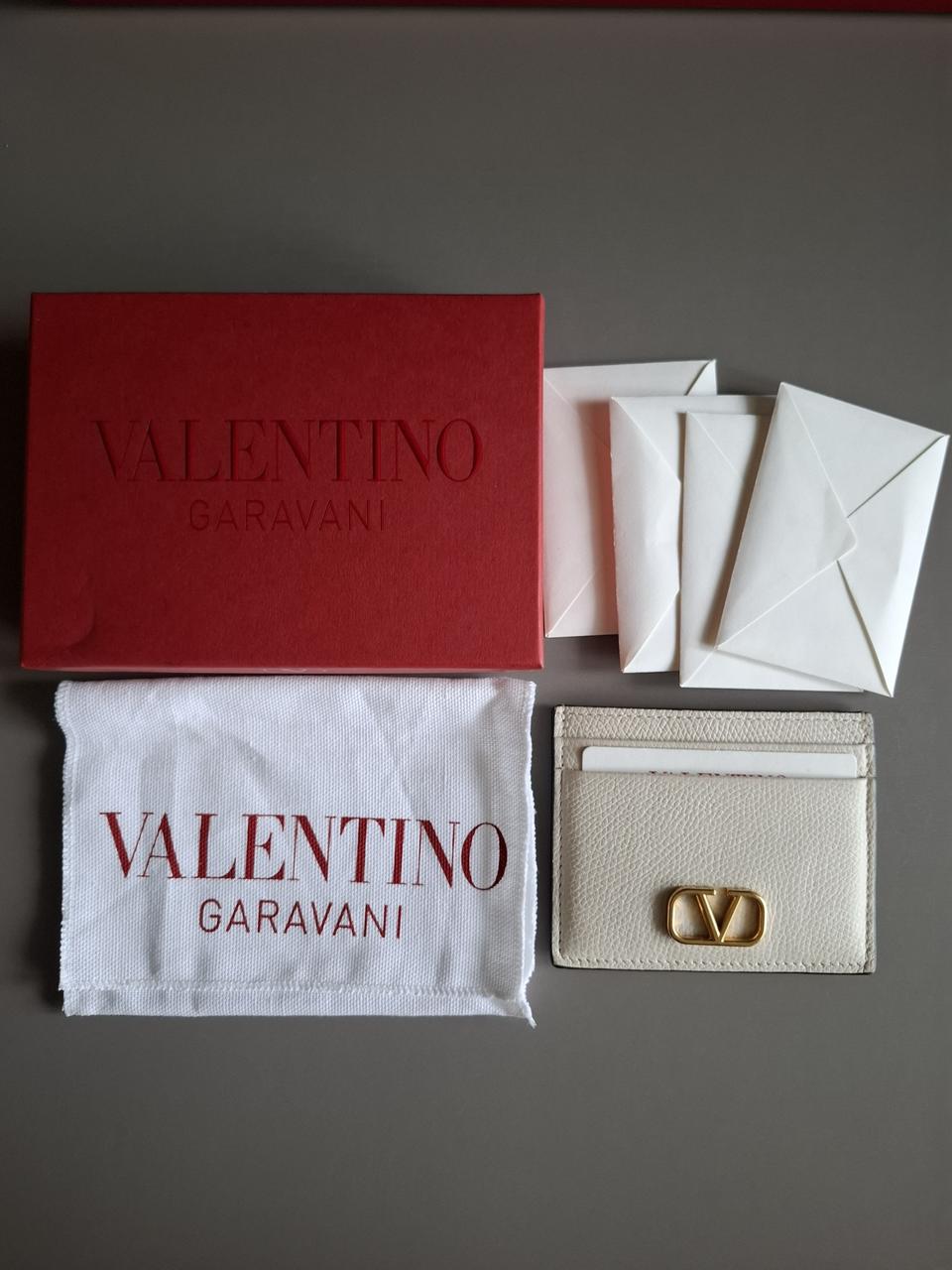발렌티노 V로고 시그니처 카드지갑 아이보리
