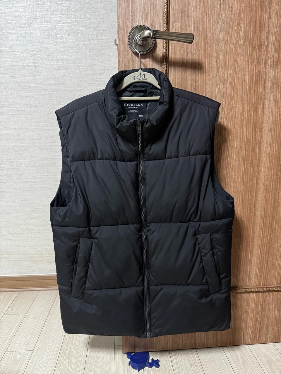 지오다노 공용 패딩 조끼 블랙 색상 M