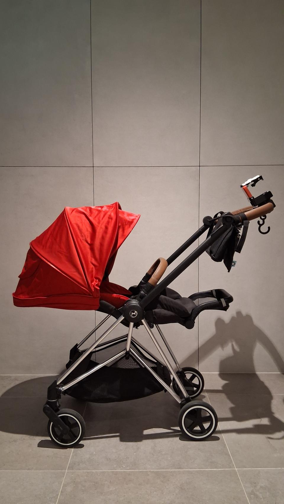 독일제 최고급 명품 초경량 기내반입 유모차 싸이벡스. 1초만에 접혀 기내