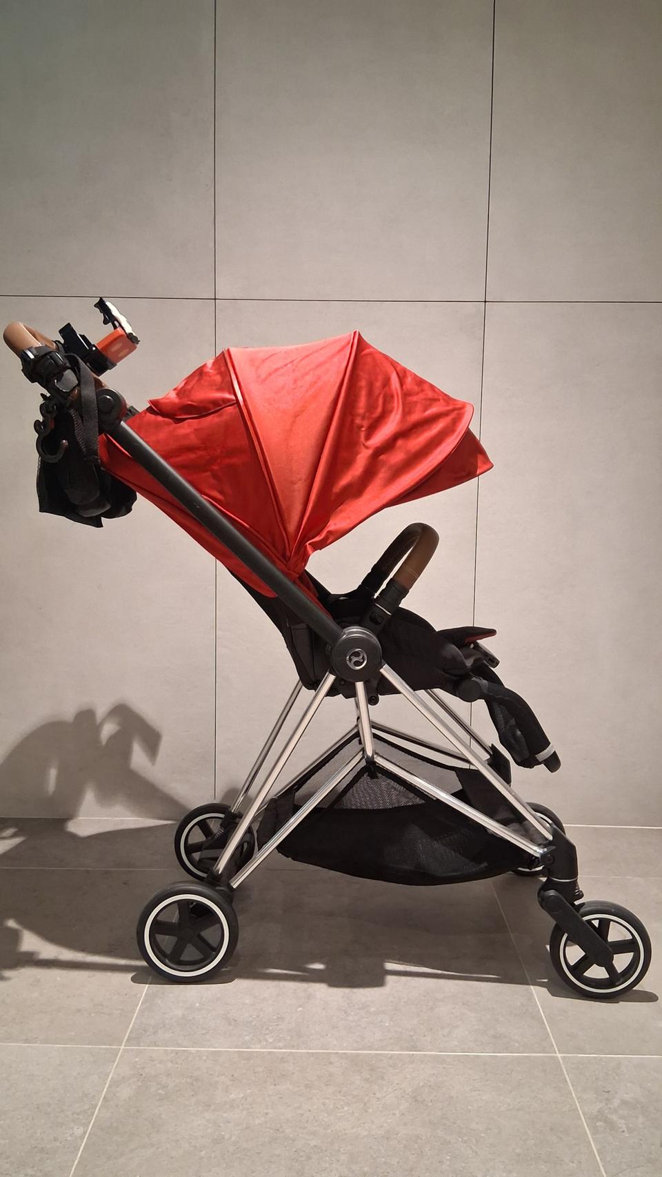 독일제 최고급 명품 초경량 기내반입 유모차 싸이벡스. 1초만에 접혀 기내