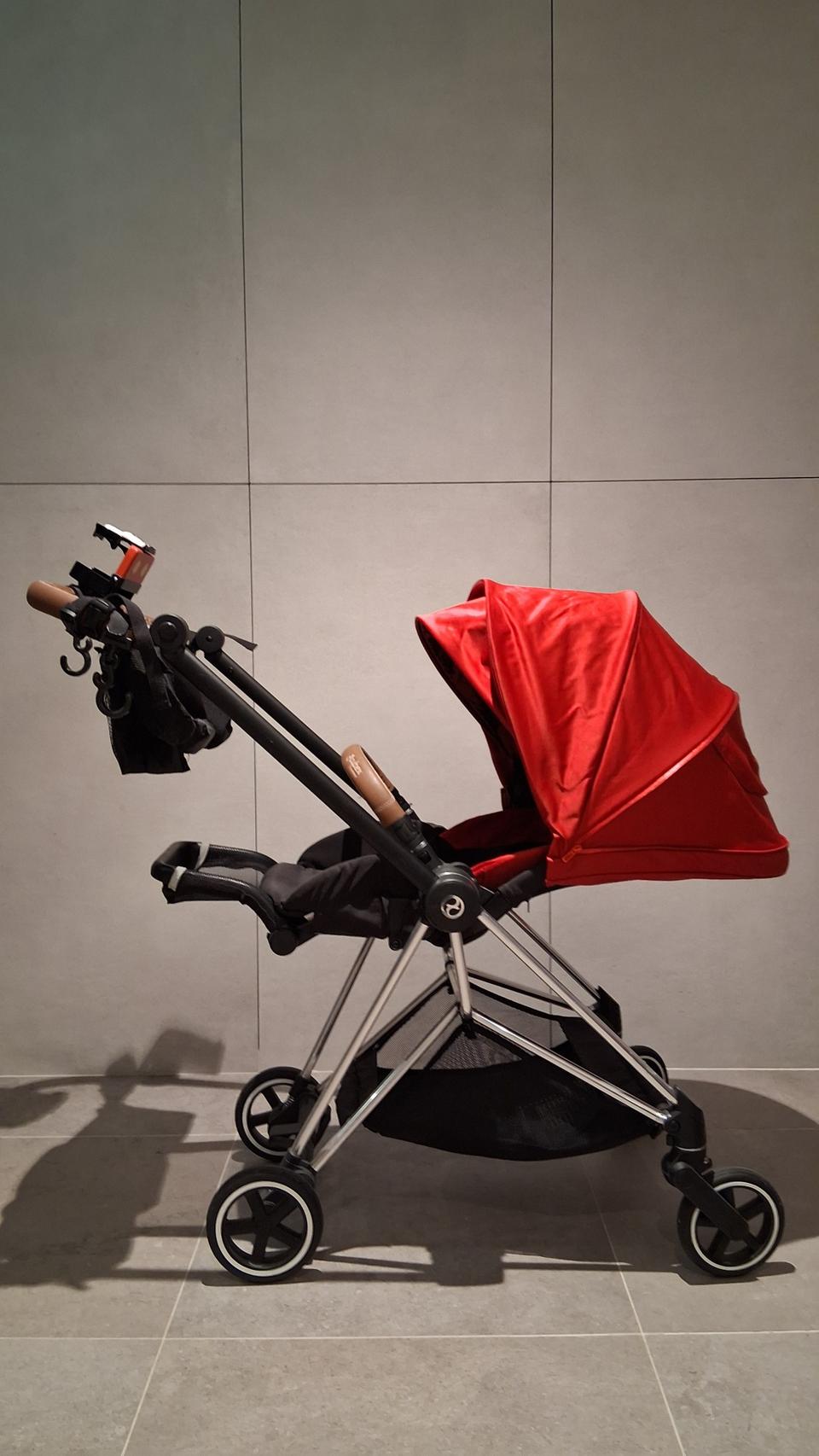 독일제 최고급 명품 초경량 기내반입 유모차 싸이벡스. 1초만에 접혀 기내