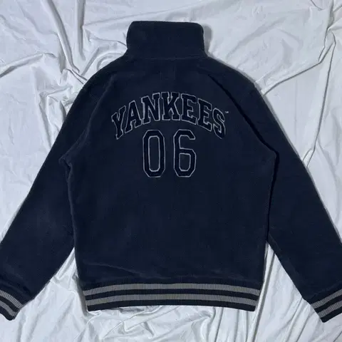 유니클로 mlb 뉴욕 양키즈 플리스 반집업