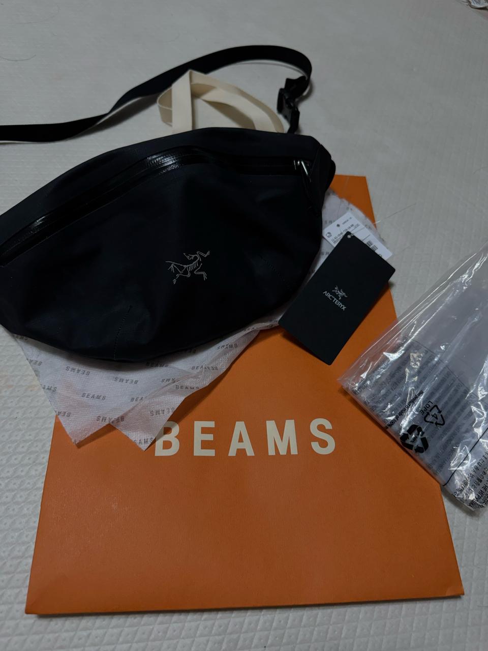 아크테릭스 그랜빌 힙색 크로스백 블랙