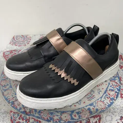 닥터마틴 유도라 테슬 슬립온 여자 구두 UK8 E01507