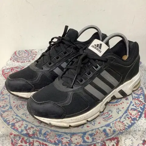 아디다스 이큅먼트 10 U 코어 블랙 운동화 250 E01570